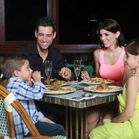 Playa Tortuga Hotel And Beach Resort بوكاس تاون المظهر الخارجي الصورة