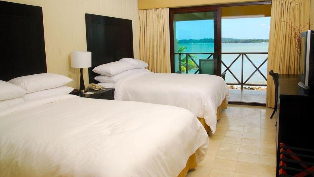 Playa Tortuga Hotel And Beach Resort بوكاس تاون المظهر الخارجي الصورة