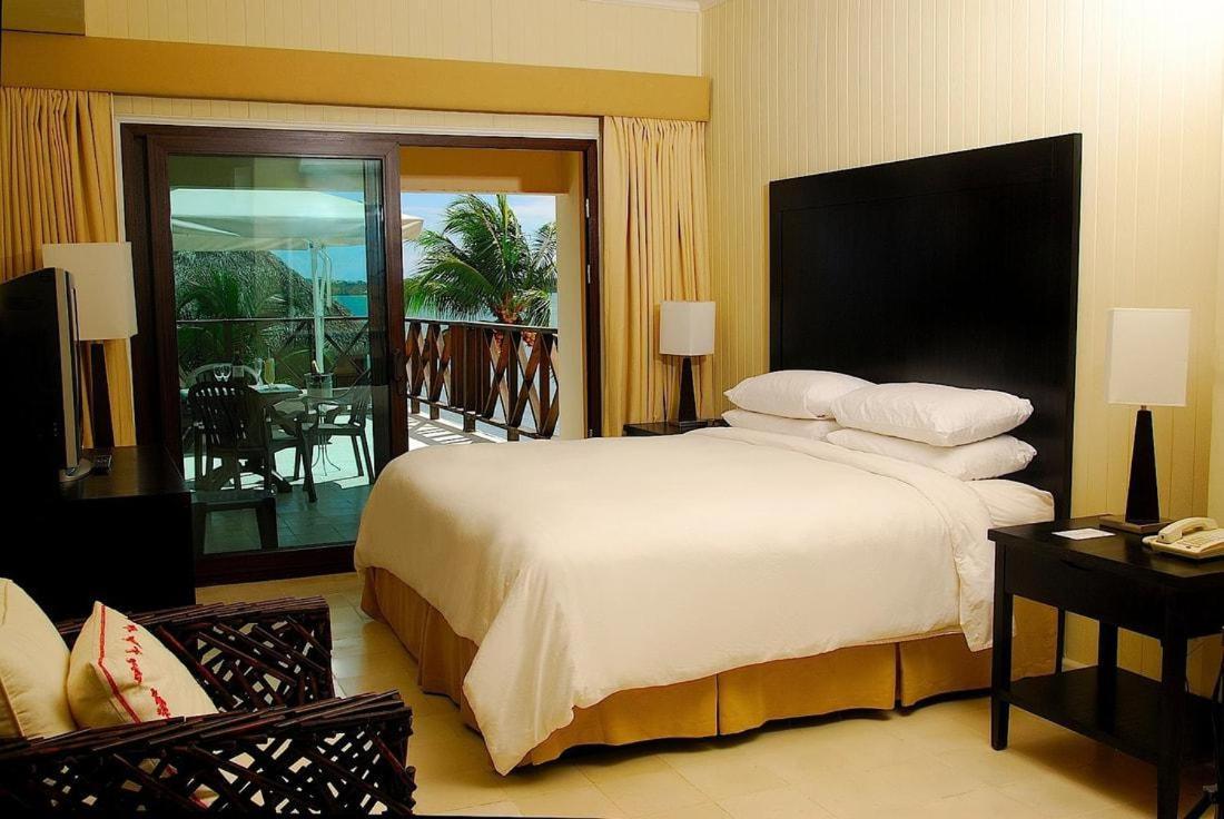 Playa Tortuga Hotel And Beach Resort بوكاس تاون الغرفة الصورة