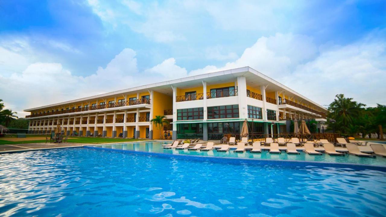 Playa Tortuga Hotel And Beach Resort بوكاس تاون المظهر الخارجي الصورة