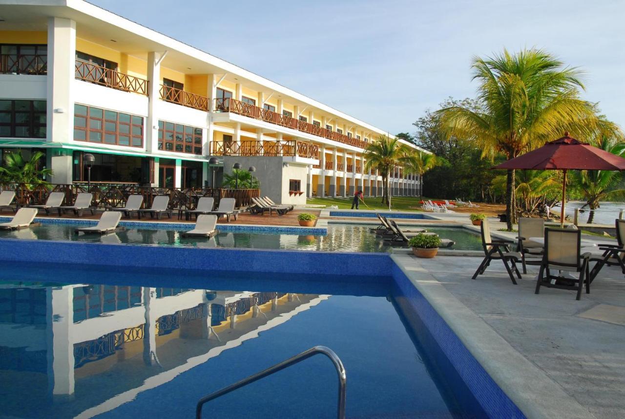 Playa Tortuga Hotel And Beach Resort بوكاس تاون المظهر الخارجي الصورة