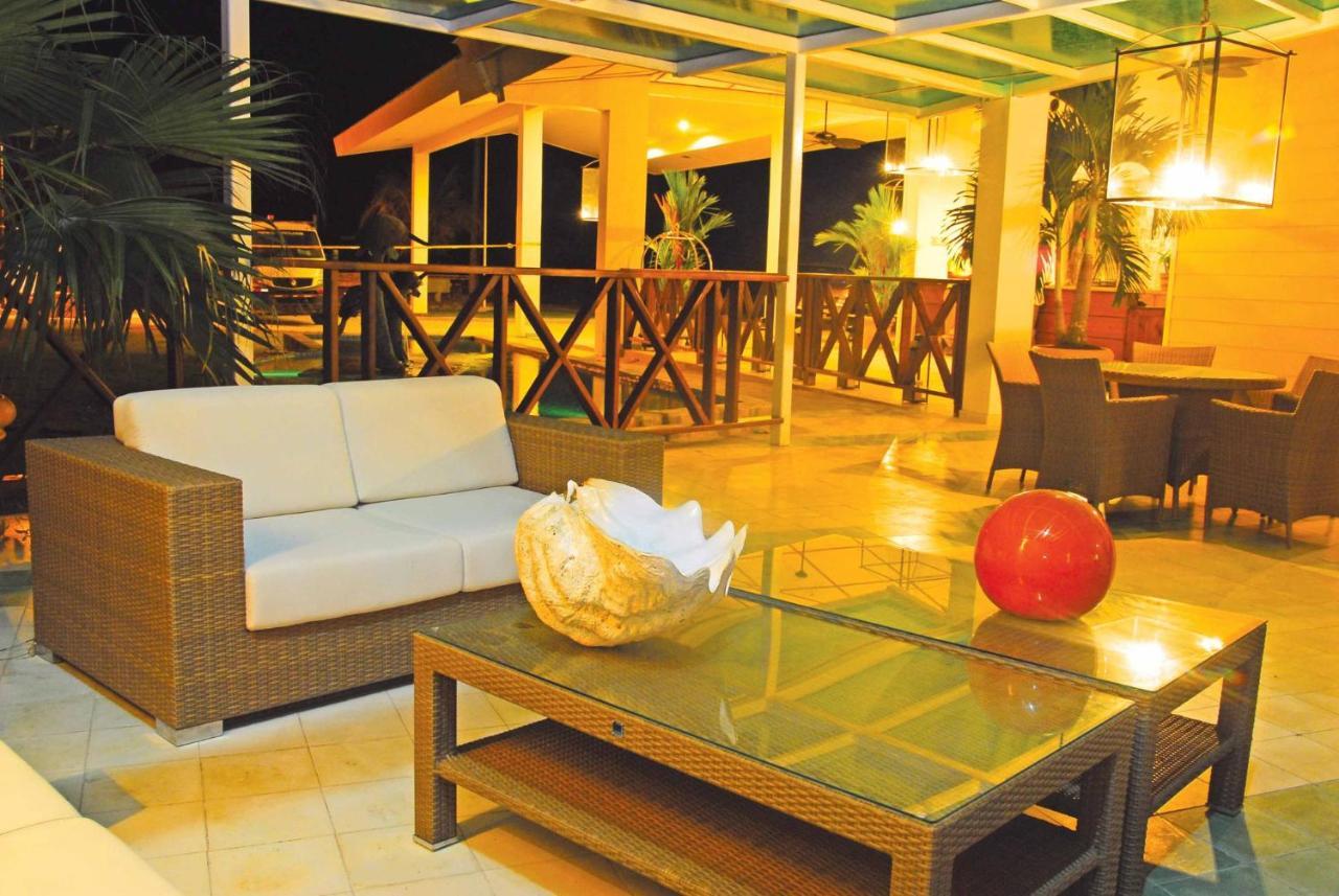 Playa Tortuga Hotel And Beach Resort بوكاس تاون المظهر الخارجي الصورة