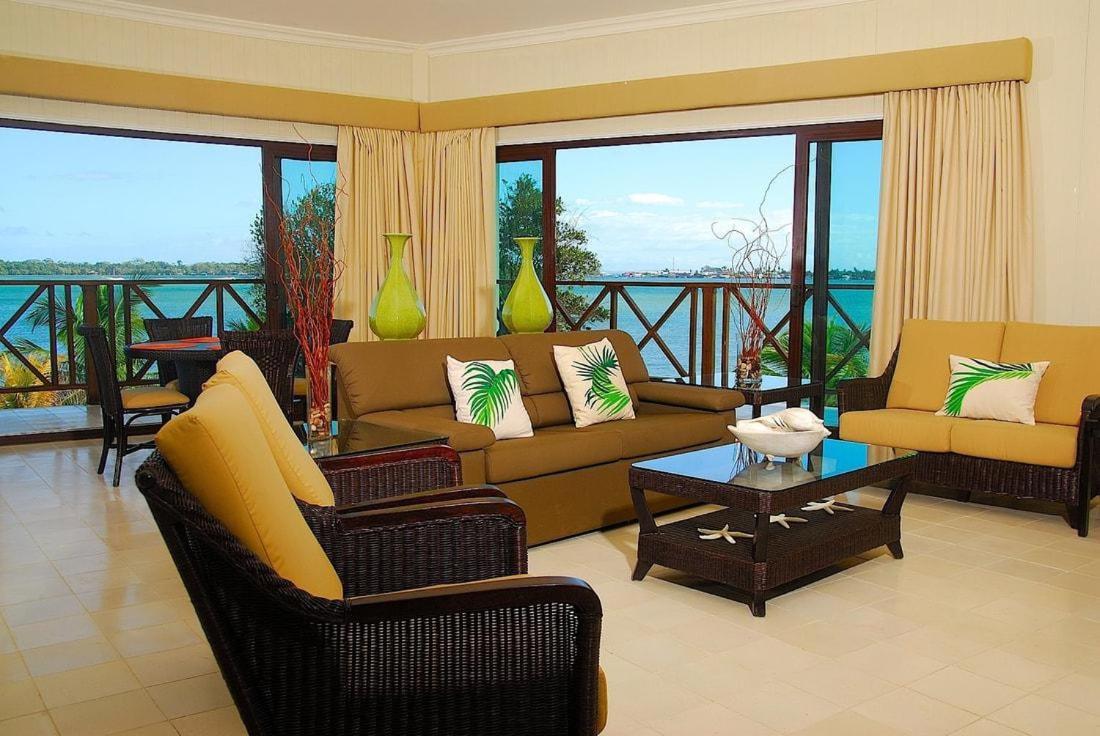 Playa Tortuga Hotel And Beach Resort بوكاس تاون المظهر الخارجي الصورة