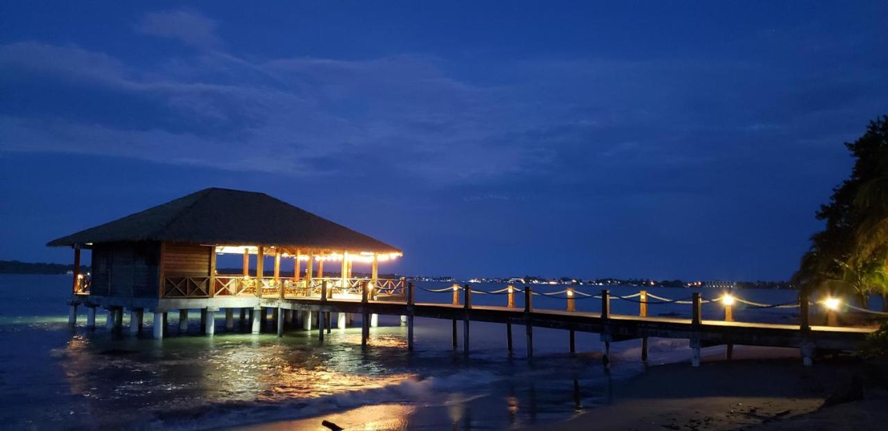 Playa Tortuga Hotel And Beach Resort بوكاس تاون المظهر الخارجي الصورة