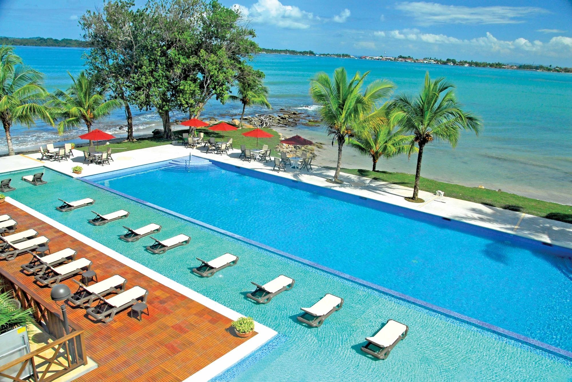 Playa Tortuga Hotel And Beach Resort بوكاس تاون المظهر الخارجي الصورة